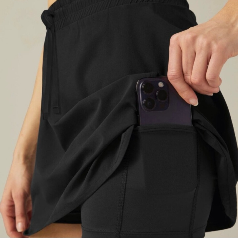 NWT Beyond Yoga In Stride Lined Skirt Stretch Woven XS Black Built-In Shorts $88 - Picture 4 of 15